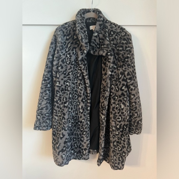 LOFT Outlet Faux Fur Leopard Coat - Picture 2 of 2
